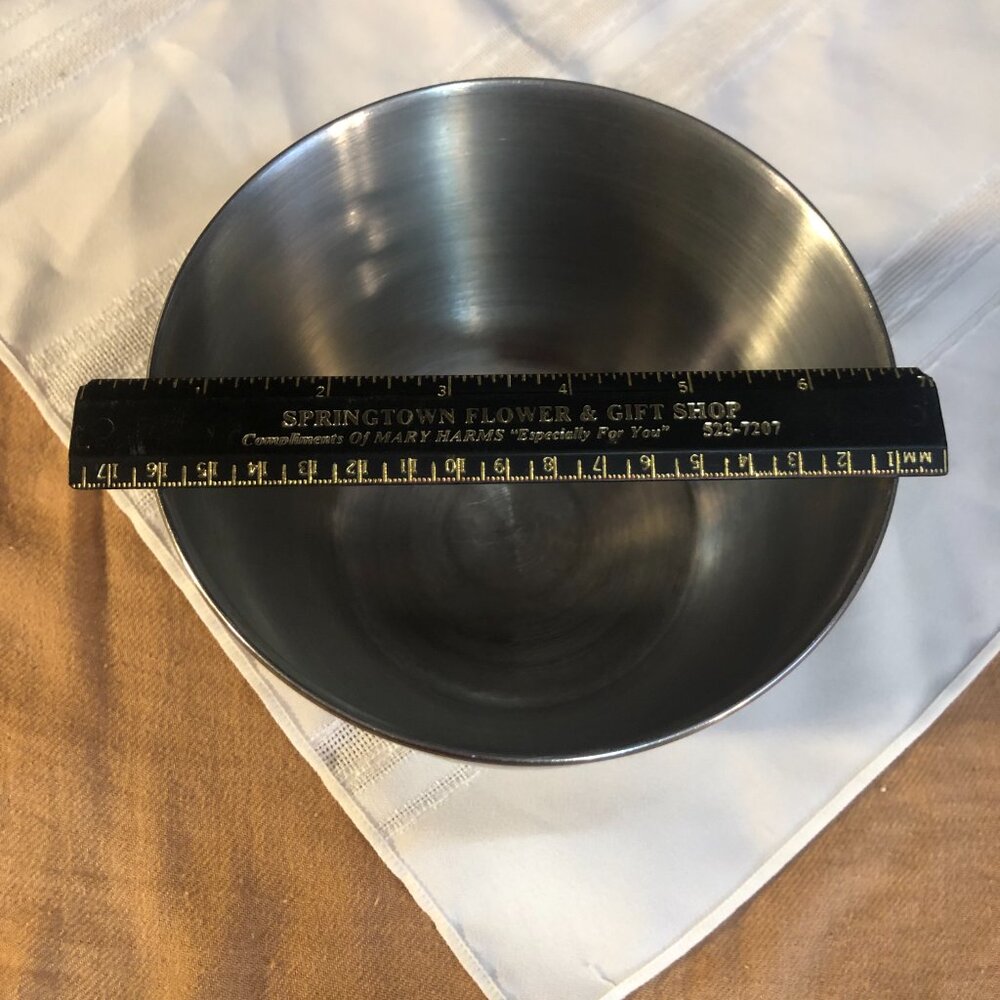 2 Unbranded Stainless Steel Mixing Bowls NB. - Picture 4 of 12